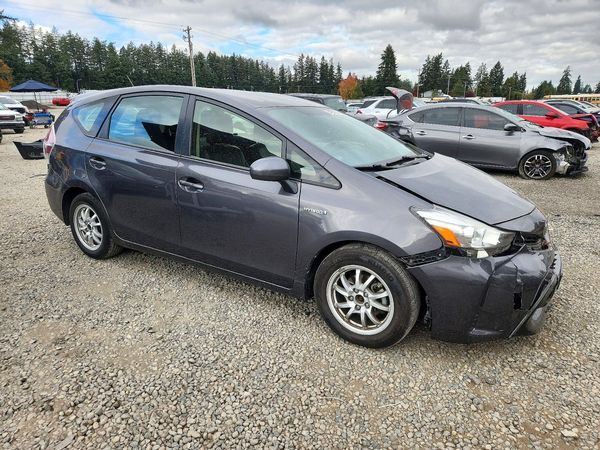 2017 TOYOTA PRIUS V TW — Passenger 3/4