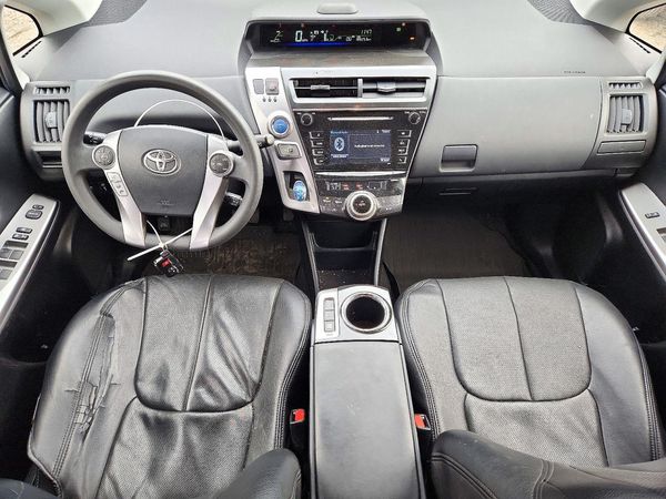 2017 TOYOTA PRIUS V TW — CKPT