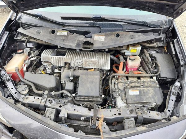 2017 TOYOTA PRIUS V TW — Engine bay