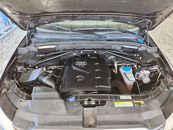2015 AUDI Q5 E Premium Plus — Engine bay