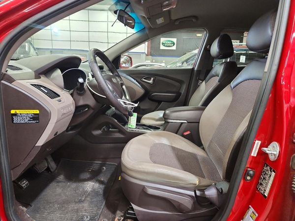 2012 HYUNDAI TUCSON GLS — DENT