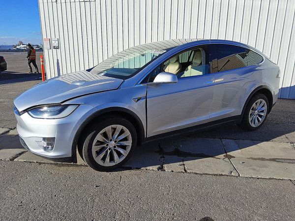2018 TESLA MODEL X — Front 3/4