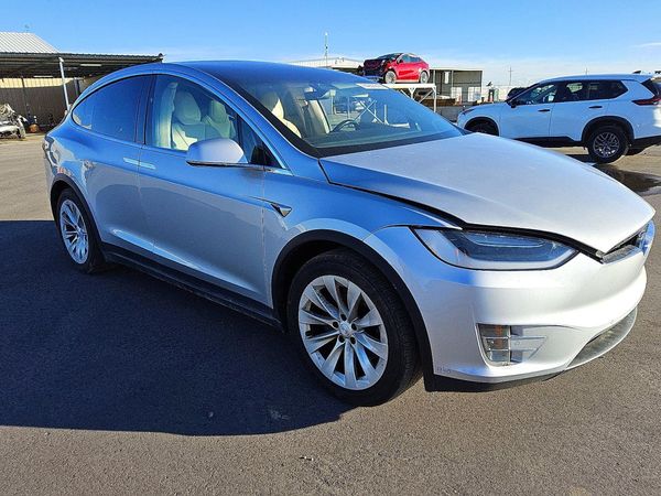 2018 TESLA MODEL X — Passenger 3/4