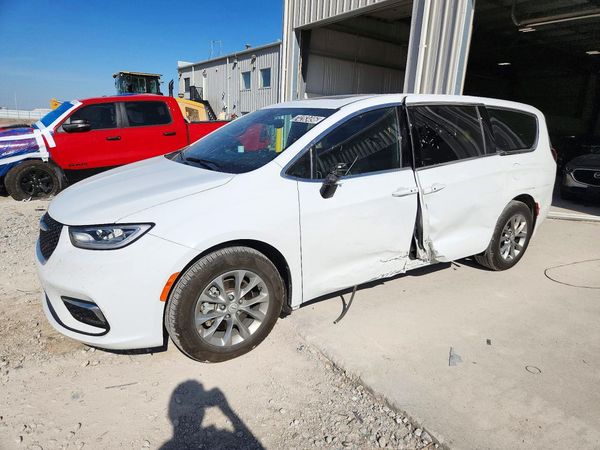 2026 CHRYSLER PACIFICA Limited — Front 3/4