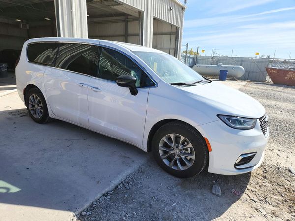2026 CHRYSLER PACIFICA Limited — Passenger 3/4