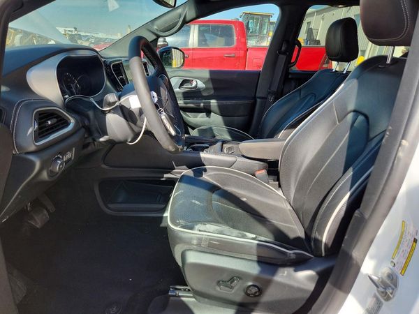 2026 CHRYSLER PACIFICA Limited — DENT