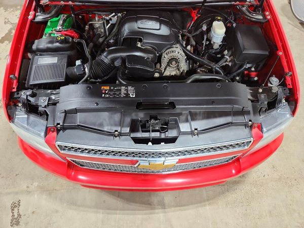 2012 CHEVROLET TAHOE — Engine bay