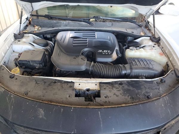2015 DODGE CHARGER SXT — Engine bay