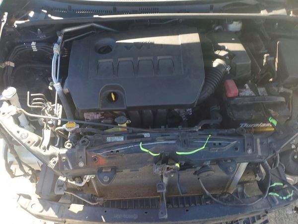 2014 TOYOTA COROLLA L/LE — Engine bay