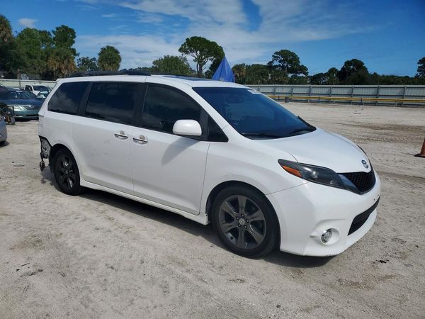 2015 TOYOTA SIENNA — Passenger 3/4
