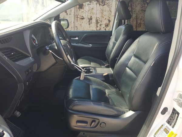 2015 TOYOTA SIENNA — DENT