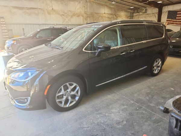 2017 CHRYSLER PACIFICA — DSFA — Front 3/4