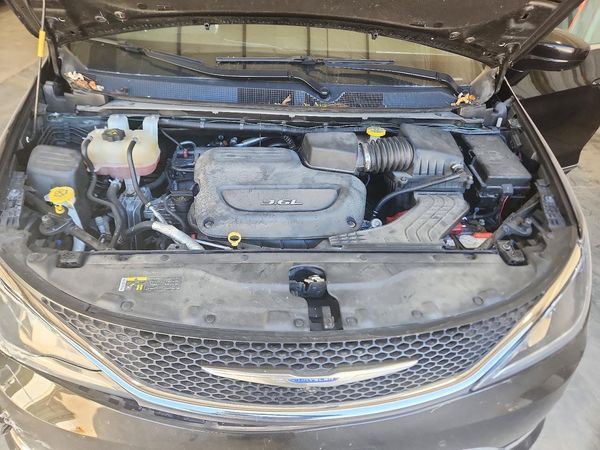 2017 CHRYSLER PACIFICA — Engine bay