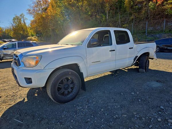 2014 TOYOTA TACOMA Delux Grade — Front 3/4