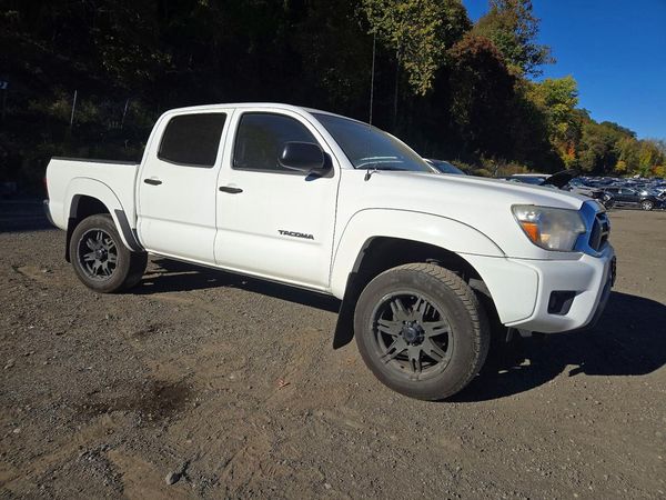 2014 TOYOTA TACOMA Delux Grade — Passenger 3/4