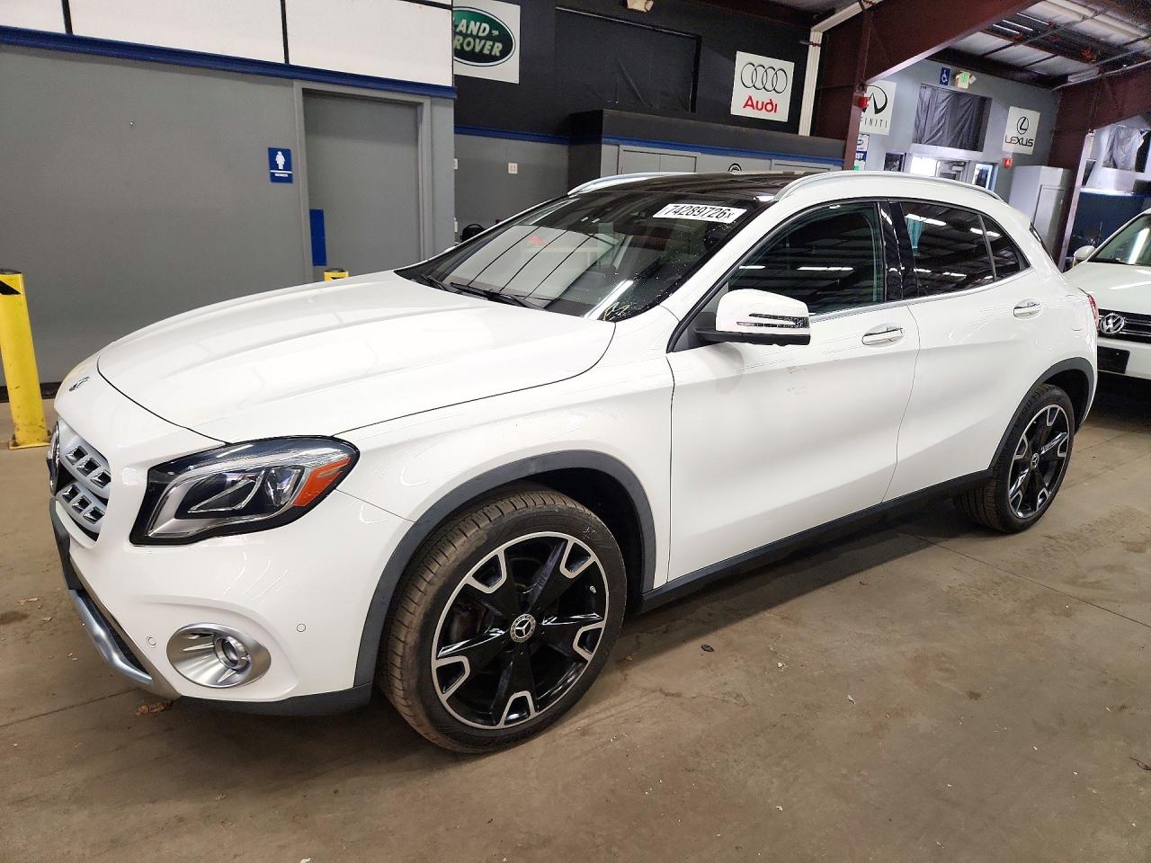 2018 MERCEDES-BENZ GLA GLA250-4M — Front 3/4