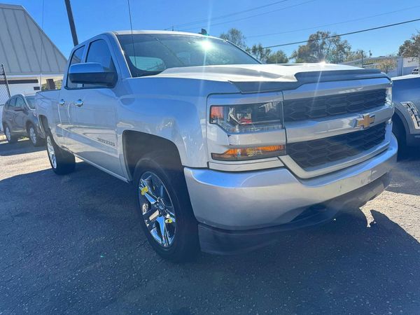 2017 CHEVROLET SILVERADO Custom