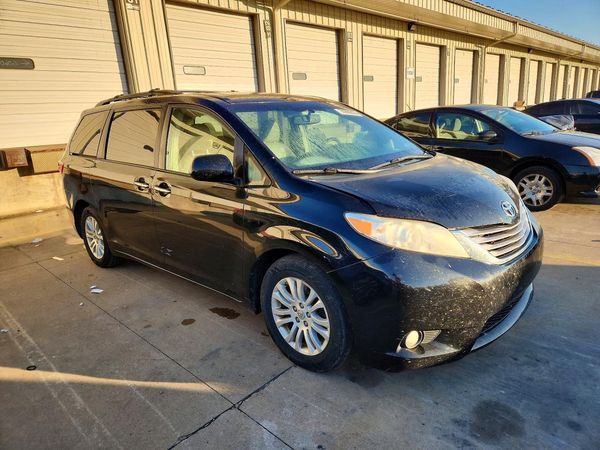 2015 TOYOTA SIENNA — Passenger 3/4