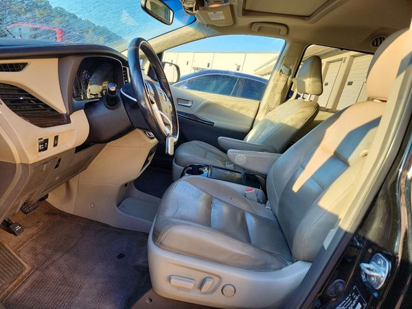 2015 TOYOTA SIENNA — DENT