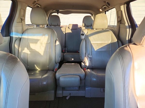 2015 TOYOTA SIENNA — SUVN