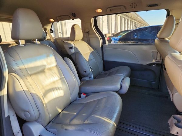 2015 TOYOTA SIENNA — PSRS
