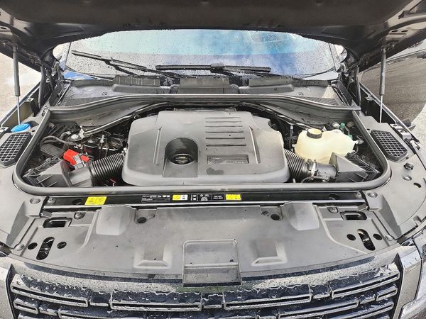 2026 LAND ROVER RANGE ROVER SE — Engine bay
