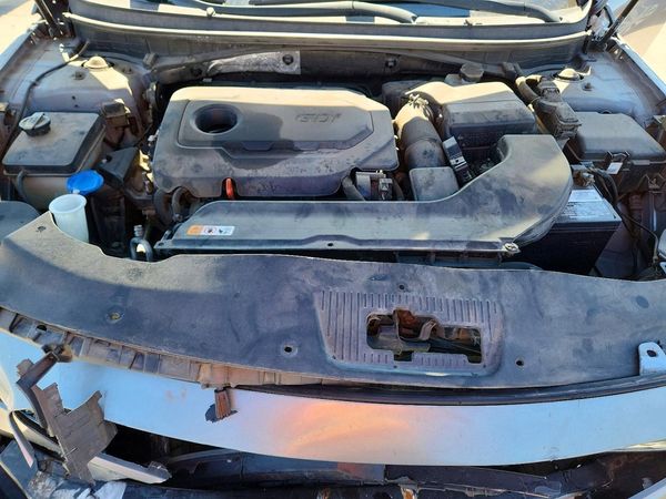 2016 HYUNDAI SONATA — Engine bay