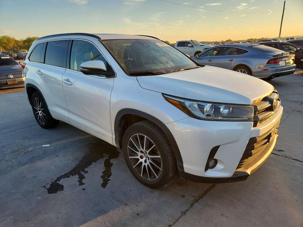 2018 TOYOTA HIGHLANDER SE/XLE — Passenger 3/4