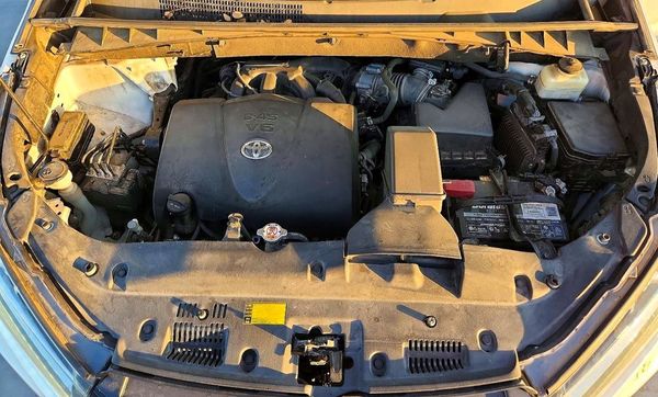 2018 TOYOTA HIGHLANDER SE/XLE — Engine bay