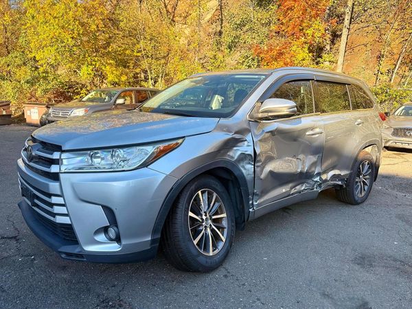 2017 TOYOTA HIGHLANDER SE/XLE