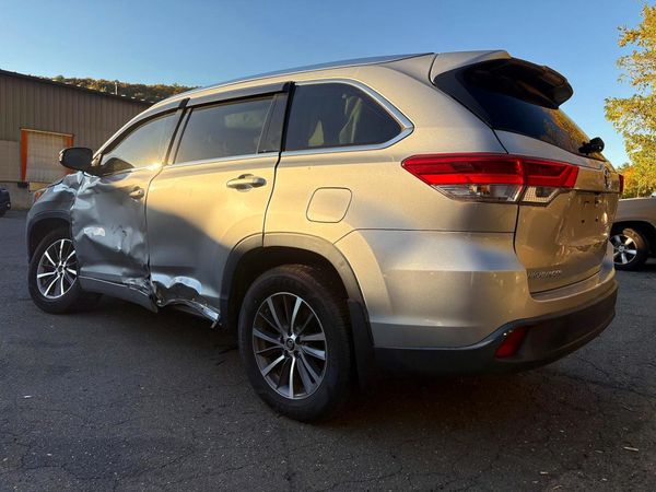2017 TOYOTA HIGHLANDER SE/XLE
