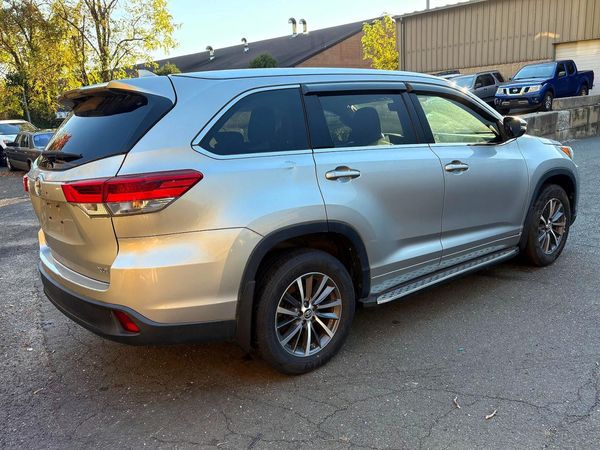 2017 TOYOTA HIGHLANDER SE/XLE
