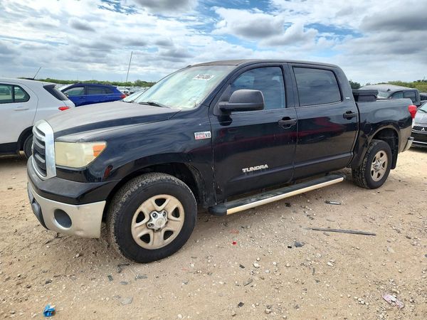 2012 TOYOTA TUNDRA SR5 — Front 3/4