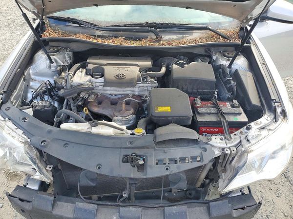 2012 TOYOTA CAMRY — Engine bay