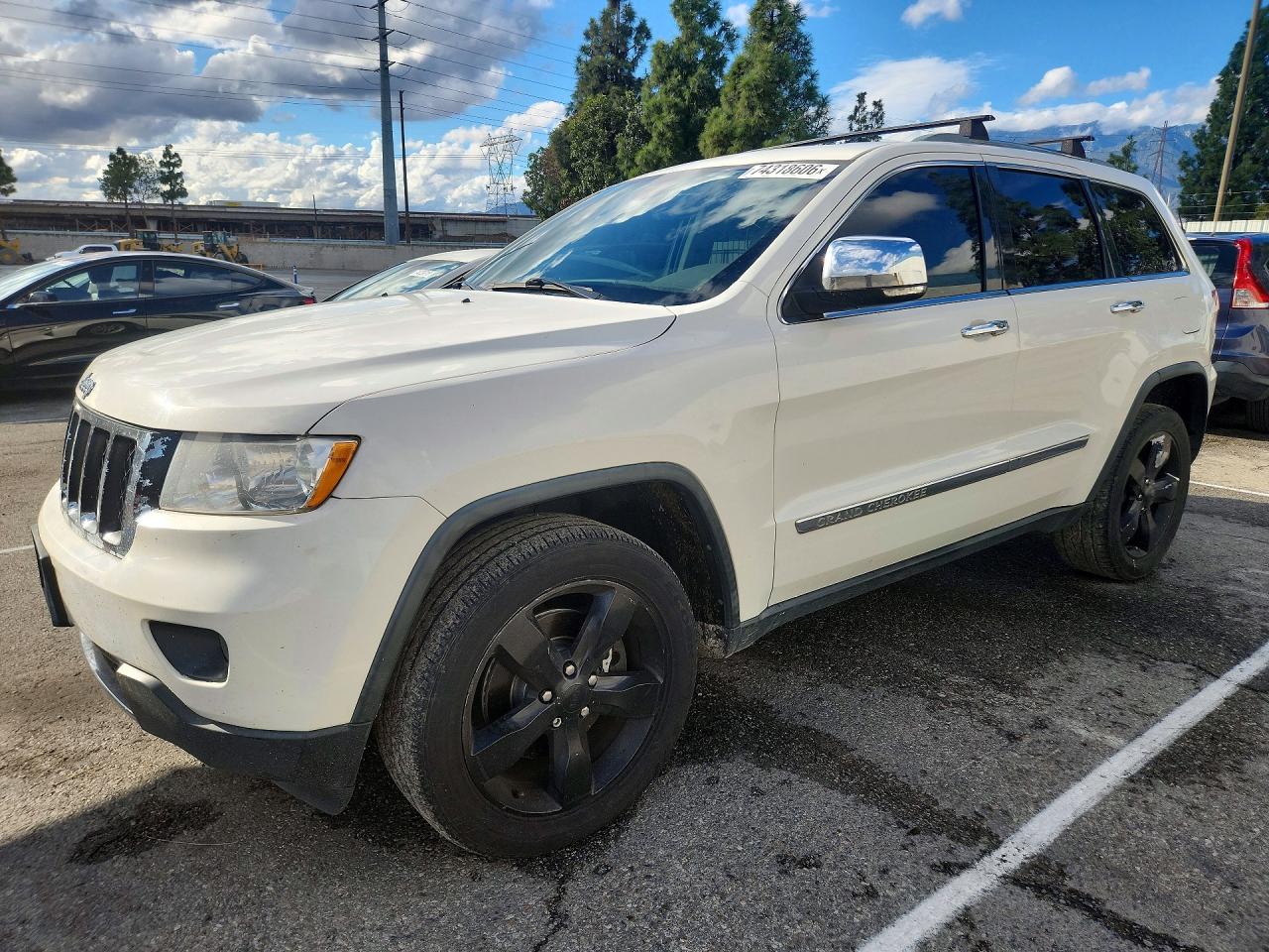 2012 JEEP CHEROKEE Overland — Front 3/4