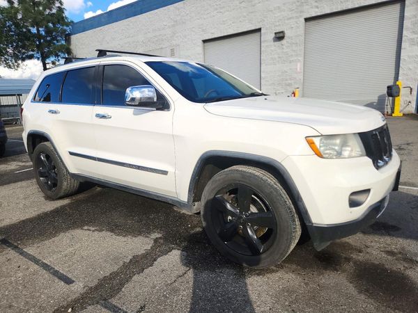 2012 JEEP CHEROKEE Overland — Passenger 3/4