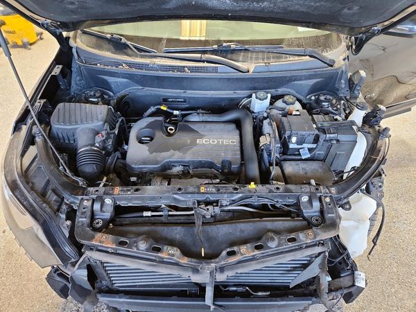 2018 CHEVROLET EQUINOX LT (1LT) — Engine bay