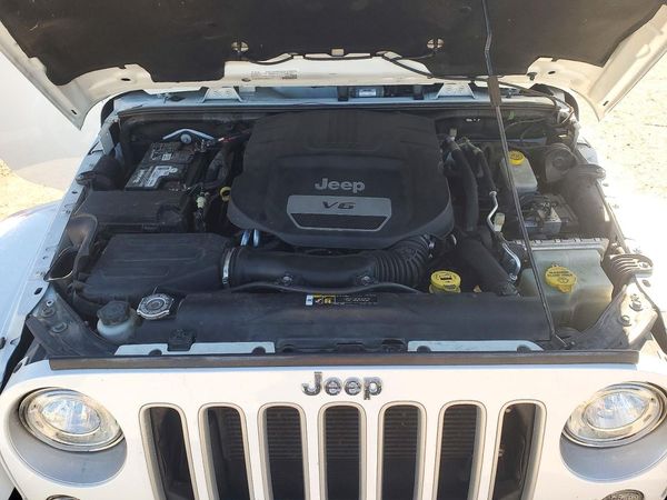 2018 JEEP WRANGLER UNLIMITED Unlimited Sahara — Engine bay