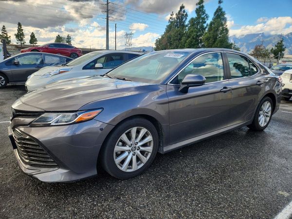 2020 TOYOTA CAMRY LE — Front 3/4