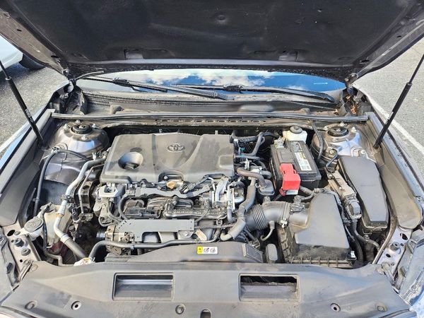 2020 TOYOTA CAMRY LE — Engine bay