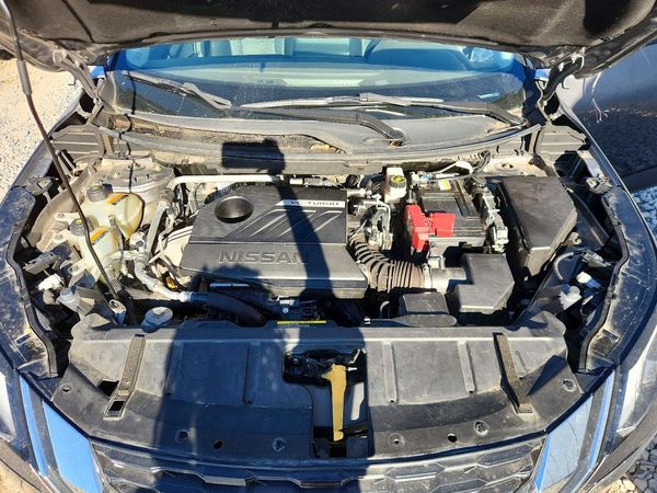 2023 NISSAN ROGUE SV — Engine bay
