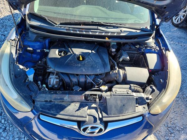 2016 HYUNDAI ELANTRA — Engine bay