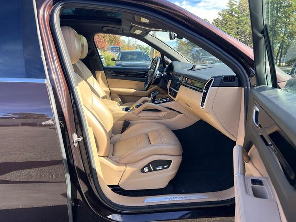 2019 PORSCHE CAYENNE