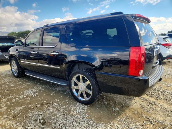 2014 CADILLAC ESCALADE ESV Luxury — DSRA