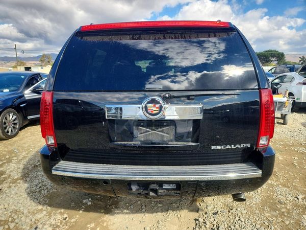 2014 CADILLAC ESCALADE ESV Luxury — DIRR