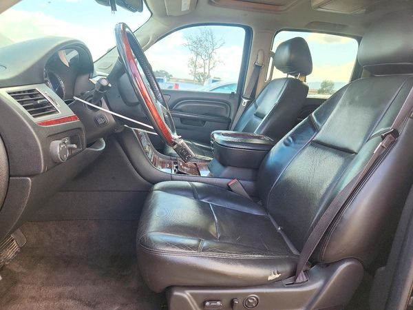 2014 CADILLAC ESCALADE ESV Luxury — DENT