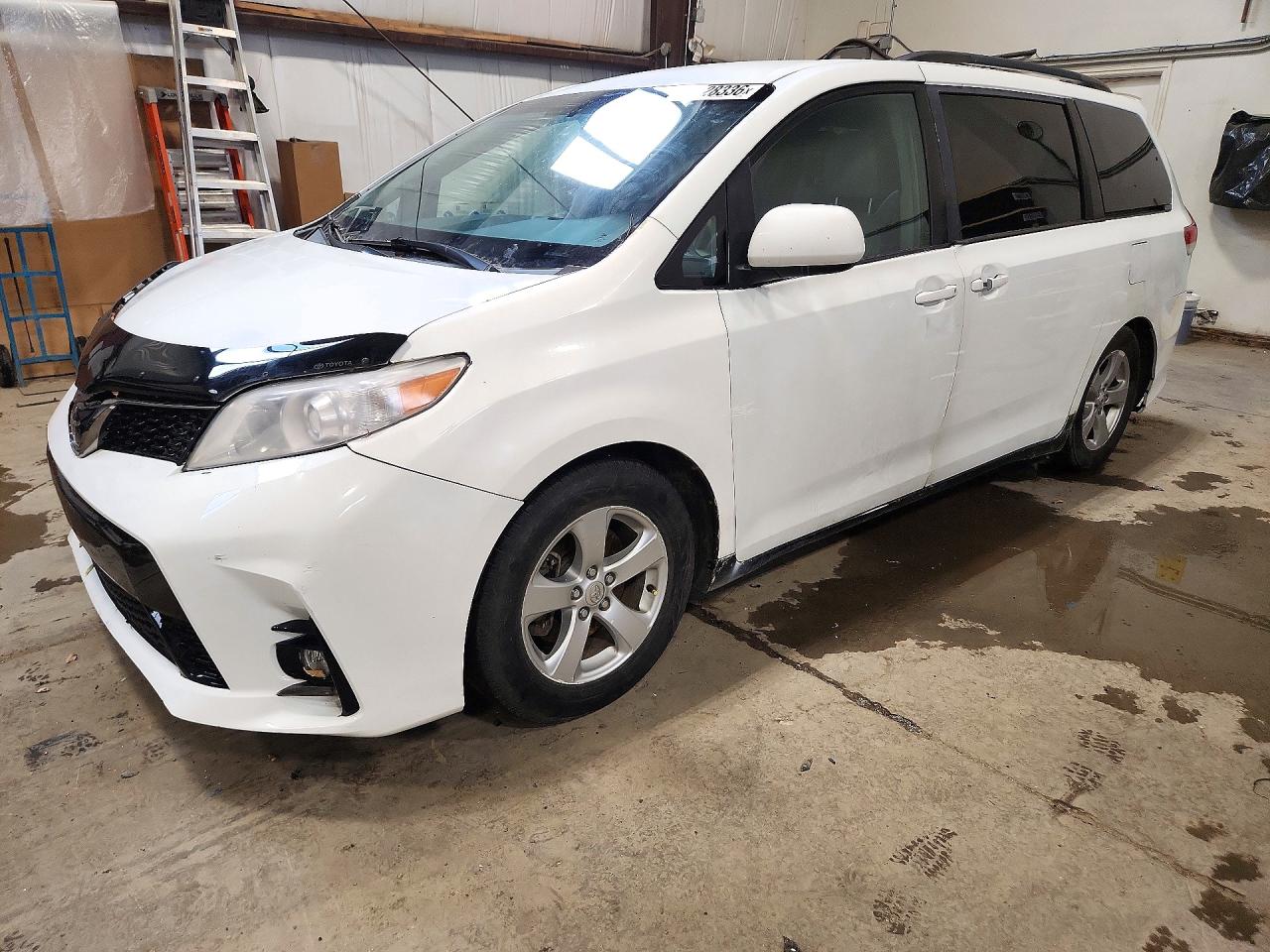 2012 TOYOTA SIENNA — Front 3/4