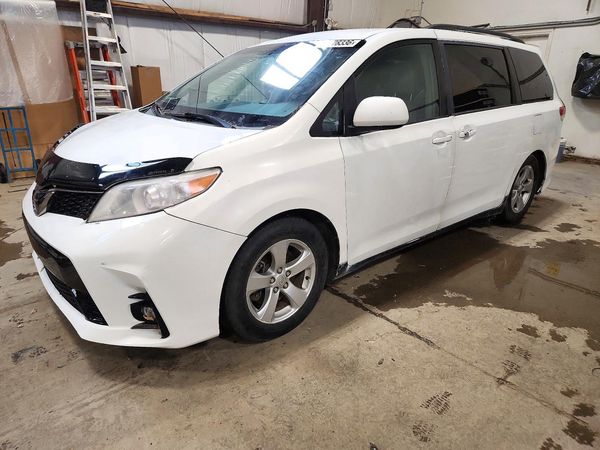 2012 TOYOTA SIENNA — Front 3/4