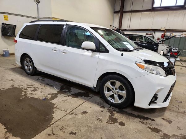 2012 TOYOTA SIENNA — Passenger 3/4