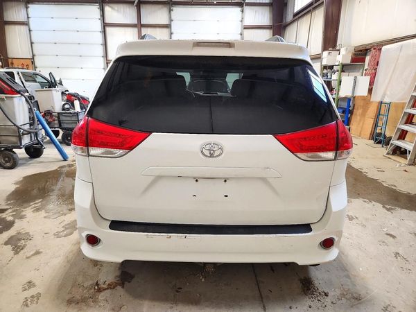 2012 TOYOTA SIENNA — DIRR